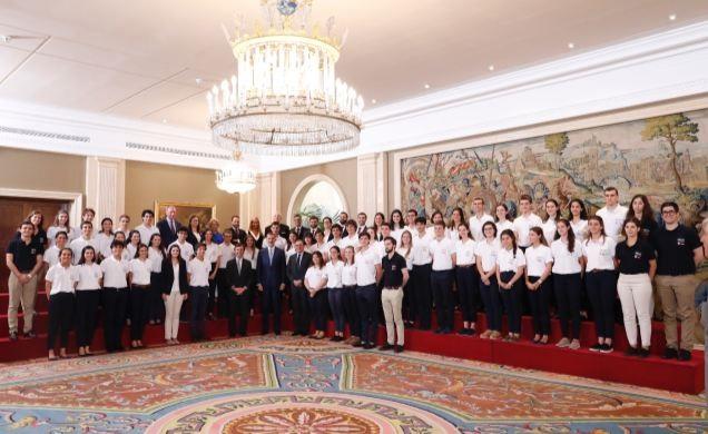 El Rey junto a los participantes del programa Becas Europa 2018 en la Zarzuela | CASA REAL ep reyaparticipantesprograma becas europa 2018la zarzuela