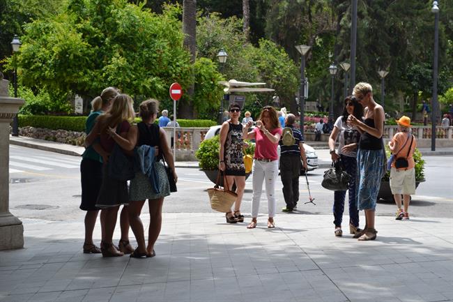 ep turistas tomandose foto paseo borne