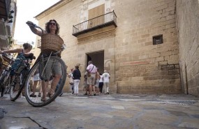 ep turistas viajeros museo picasso malaga bicicleta cicloturismo visitantes cultura