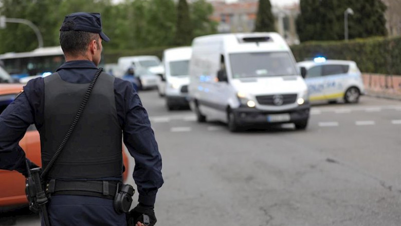 Un agente de la Policía Nacional en un control policial en Madrid | Jesús Hellín - Europa Press ep un agente de la policia nacional en un control policial en madrid