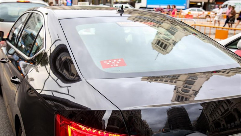 Un cohe con licencia VTC -Uber o Cabify- circula por Madrid en el día en que ofrecen servicios gratuitos | RICARDO RUBIO/EUROPA PRESS - Archivo ep un cohelicencia vtc -ubercabify- circulamadriddiaque ofrecen servicios gratuitos