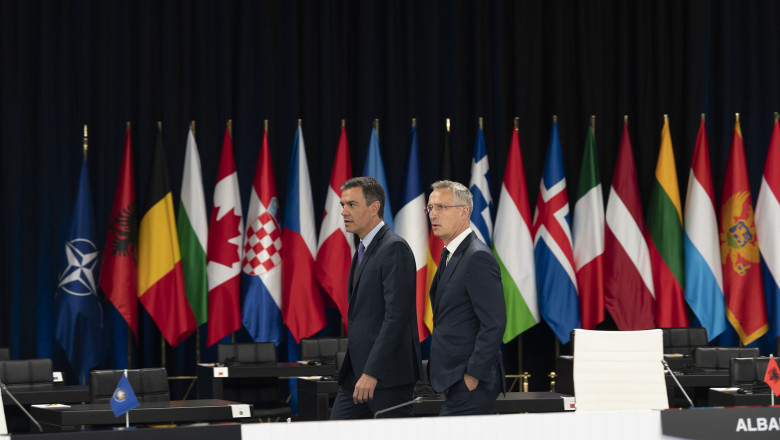 El presidente del Gobierno, Pedro Sánchez, y el secretario general de la OTAN, Jens Stoltenberg. | Pool Moncloa/Borja Puig de la Bellacasa. sanchez, pedro sanchez, stoltenberg, jens stoltenberg, otan, nato, otan madrid