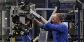 un ouvrier dans une usine de thyssenkrupp ag a muelheim