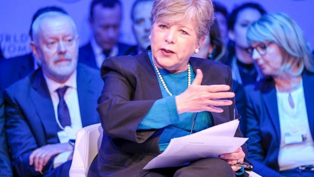 ep alicia barcena cepal plantea un ingreso minimo para la poblacion pobre en america latina durante