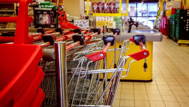 ep archivo   carros de la compra en un supermercado de madrid