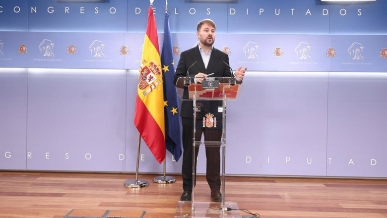 ep archivo   el diputado de compromis alberto ibanez durante una rueda de prensa en el congreso a 24