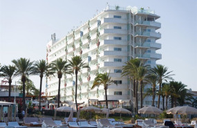ep archivo   hotel a pie de la playa den bossa a 11 de agosto en ibiza baleares espana playa den