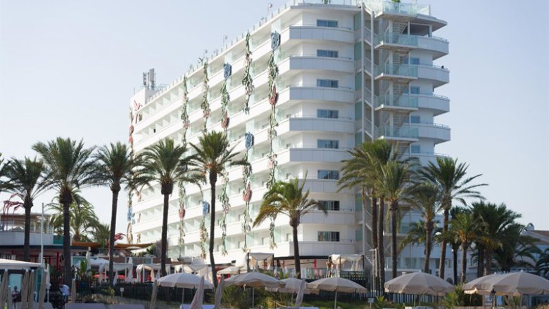 ep archivo   hotel a pie de la playa den bossa a 11 de agosto en ibiza baleares espana playa den