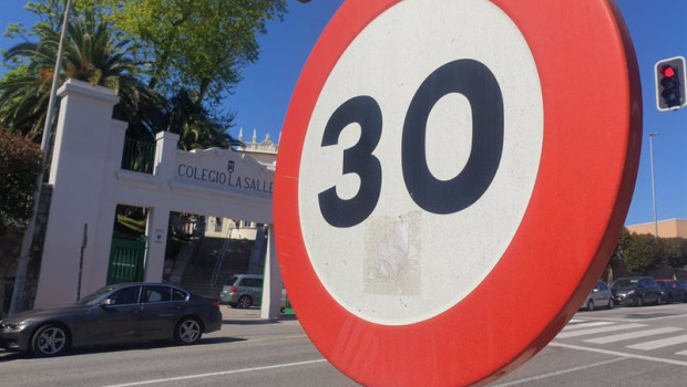 ep archivo   senal de trafico de 30 kilometros por hora
