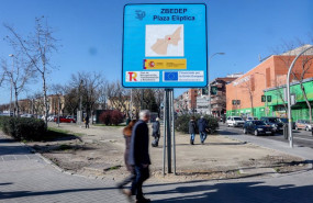 ep archivo   un cartel anuncia la zona de bajas emisiones zbe en plaza eliptica a 4 de enero de 2023