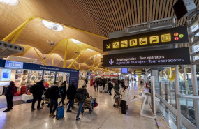 ep archivo   varias personas en las instalaciones aeropuerto adolfo suarez madrid barajas con motivo