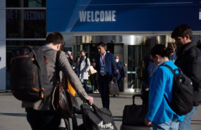 ep archivo   visitantes abandonan la fira en la clausura del mobile world congress 2022 en la fira