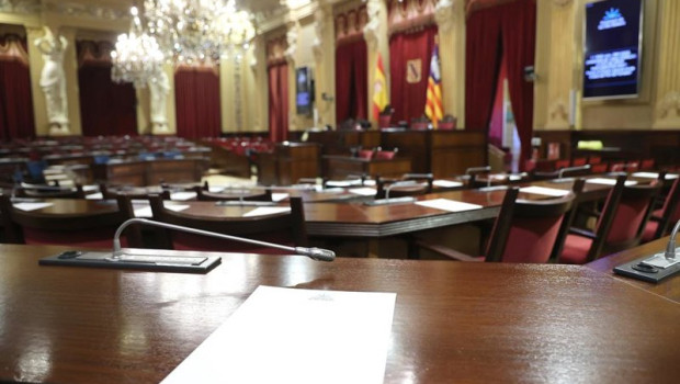 ep archivo   vista de la sala de las cariatides en el parlament balear