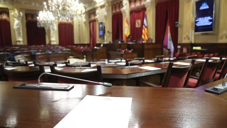 ep archivo vista de la sala de las cariatides en el parlament balear ep archivo vista de la sala de las cariatides en el parlament balear