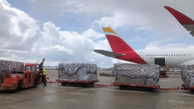 ep aterriza en el aeropuerto de barajas un a350 procedente de china con 125 toneladas de material