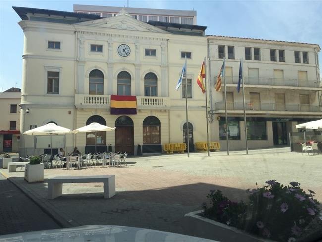 El Ayuntamiento de Tavernes exhibe la bandera republicana | EUROPA PRESS ep ayuntamientotavernes exhibebandera republicana