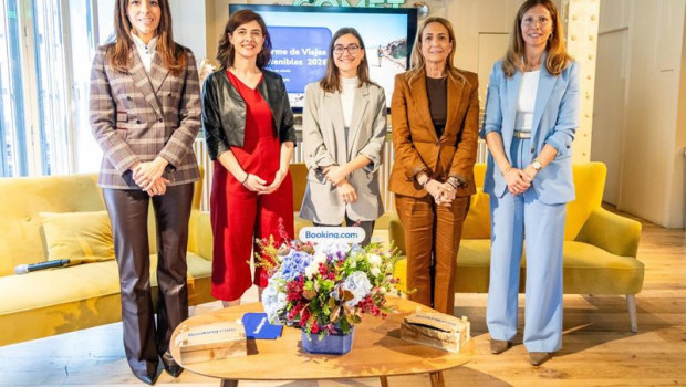 ep de izquierda a derecha beatriz miguel ilunion hotelsyasmina laraudogoitia bookingcom laura