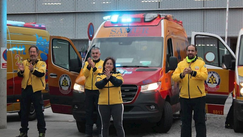 ep efectivos del samur durante el aplauso de las 2000 horas en el hospital general de segovia ep efectivos del samur durante el aplauso de las 2000 horas en el hospital general de segovia