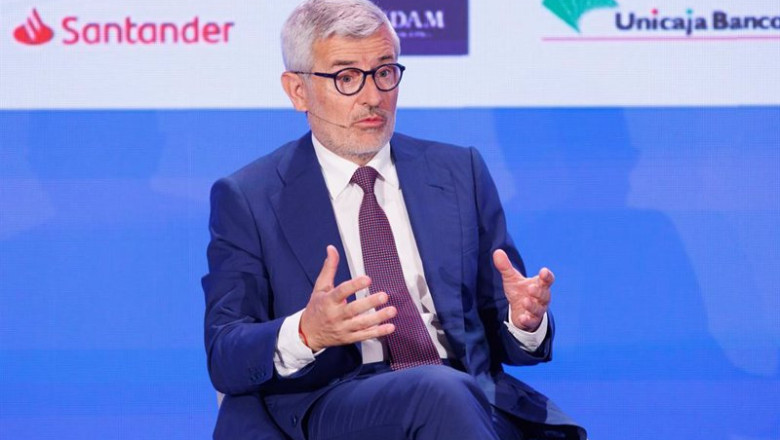ep el ceo del banco santander espana angel rivera es entrevistado durante el acto central por el 45 ep el ceo del banco santander espana angel rivera es entrevistado durante el acto central por el 45