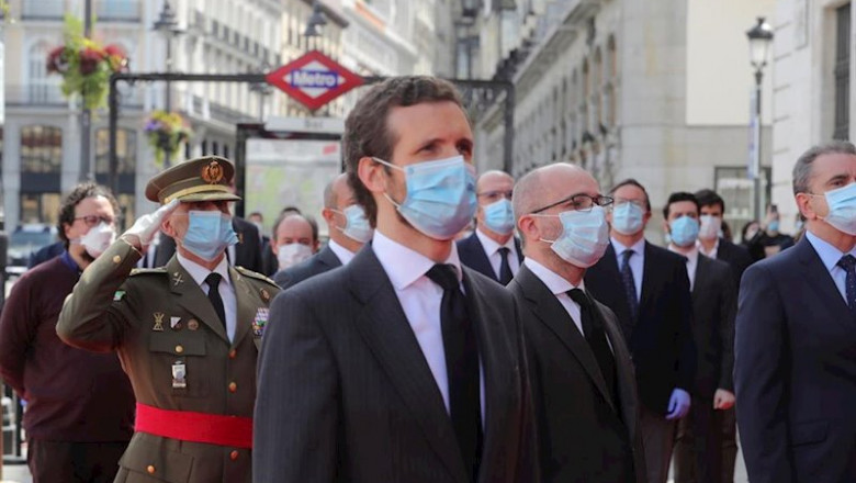 El líder del PP, Pablo Casado, asiste al acto de celebración de la fiesta de la Comunidad de Madrid, este sábado 2 de mayo, en la que se ha rendido homenaje a los servicios sanitarios, bomberos y protección civil asisten a las celebraciones de la fiesta d | Pool ep el lider del pp pablo casado asiste al acto de celebracion de la fiesta de la comunidad de madrid