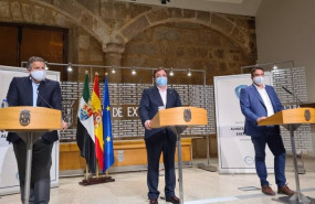 ep el presidente de la junta guillermo fernandez vara en rueda de prensa junto al socio referencial