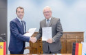 ep el presidente ejecutivo de indra group angel escribano y el ceo de rheinmetall ag armin papperger