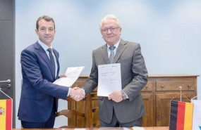 ep el presidente ejecutivo de indra group angel escribano y el ceo de rheinmetall ag armin papperger