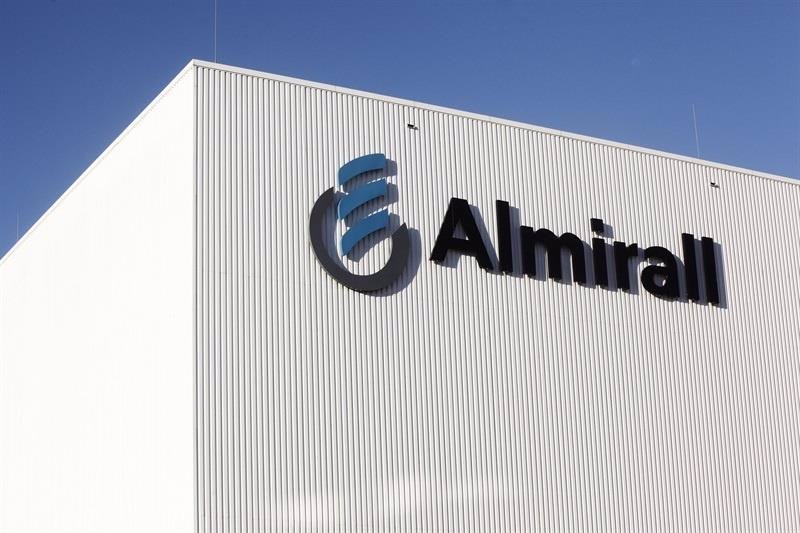 Almirall y Evotec firman una alianza multidiana en dermatología médica