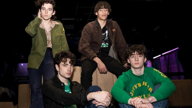 ep entrevista con la banda inhaler integrada por el hijo de bono u2 elijah hewson abajo izquierda