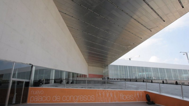 ep exterior de la fachada del palacio de congresos y exposiciones de sevilla