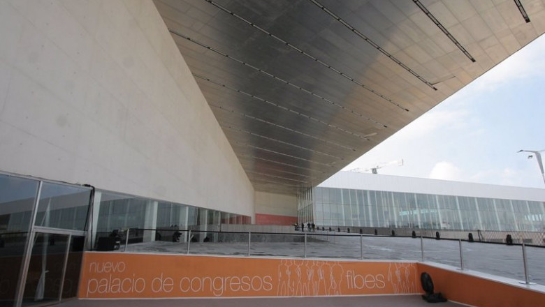 Exterior de la fachada del Palacio de Congresos y Exposiciones de Sevilla | FIBES ep exterior de la fachada del palacio de congresos y exposiciones de sevilla