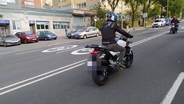 ep h pintadas en la calzada en bilbao