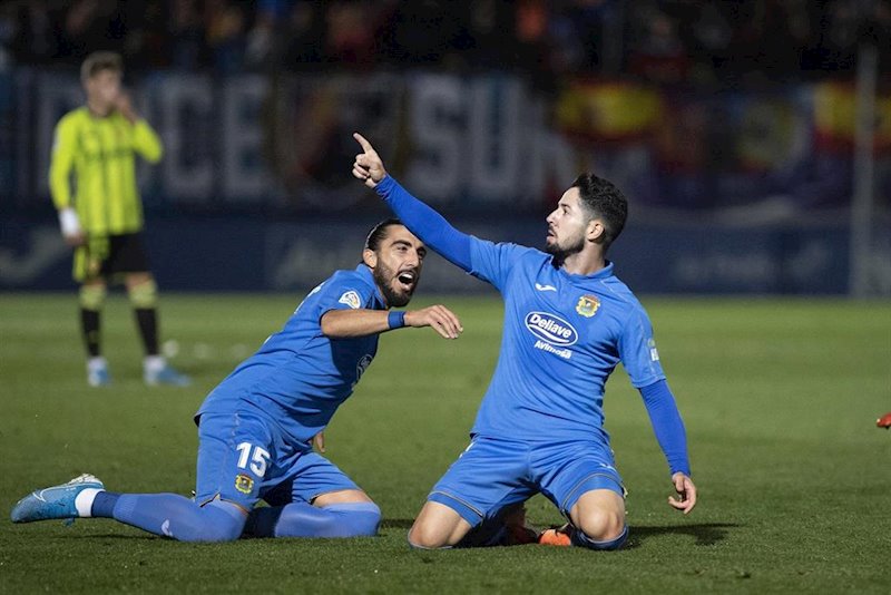 ep hugo fraile celebra un gol de falta con el fuenlabrada