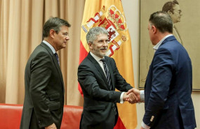 ep i-d el presidente de la comision de interior rafael catala el ministro de interior fernando