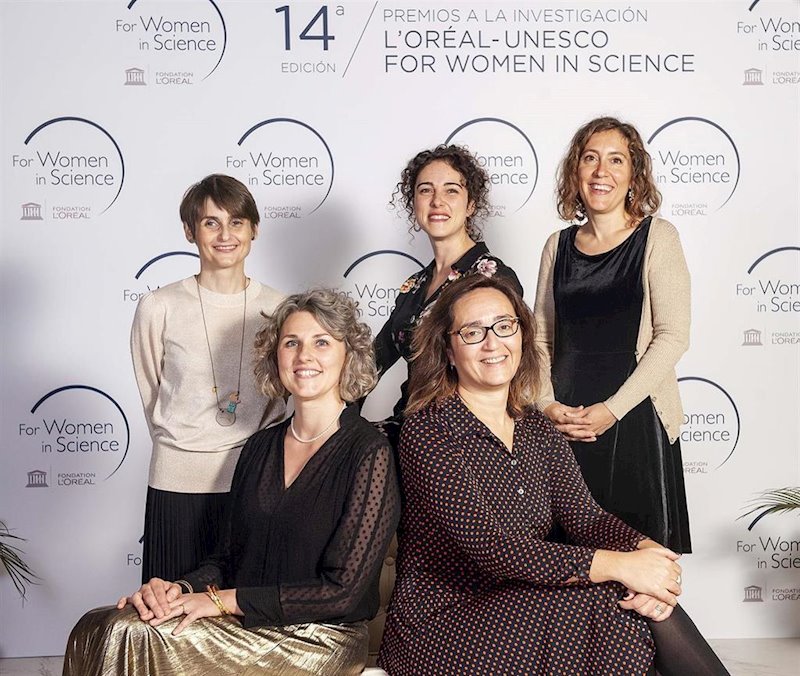 ep imagen de las cinco premiadas por sus proyectos cientificos