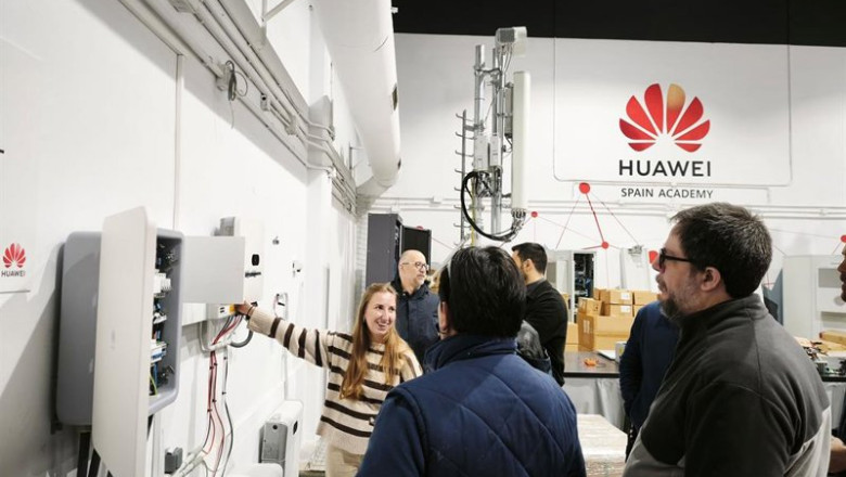 La Huawei Spain Academy Forma En Competencias Digitales A 10.000 Personas En 2025, Su Primer Año En España | HUAWEI ep la huawei spain academy forma en competencias digitales a 10000 personas en 2025 su primer ano en