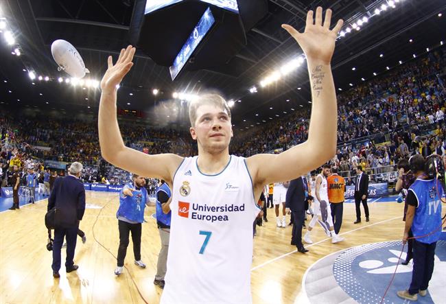 Luka Doncic celebra la victoria en semifinales de Copa | ACB MEDIA ep luka doncic celebravictoriasemifinalescopa