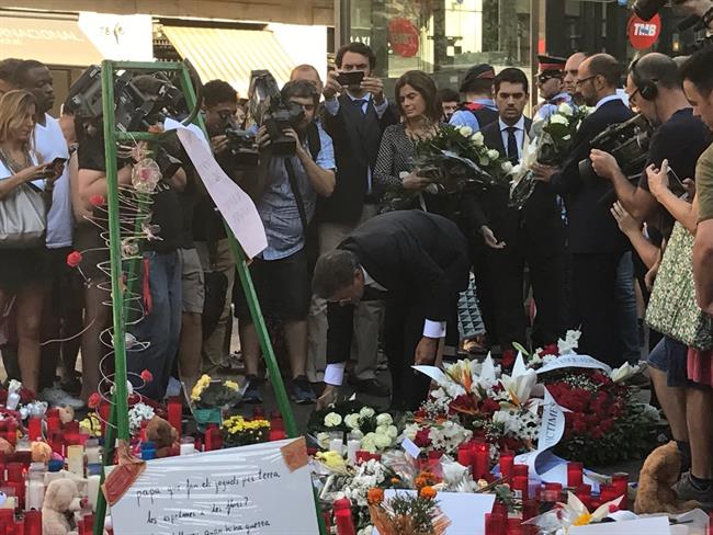 ep ministro r catala enofrenda florallas victimaslos atentados