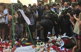 ep ministro r catala enofrenda florallas victimaslos atentados