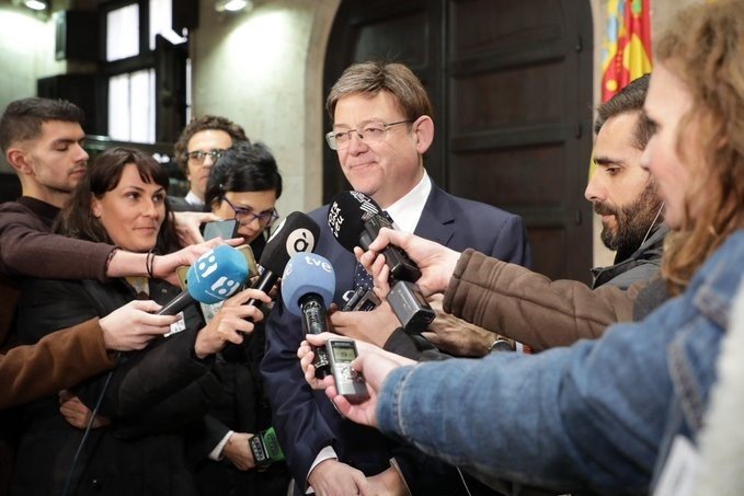 ep puig atiende a los periodistas imagen de archivo