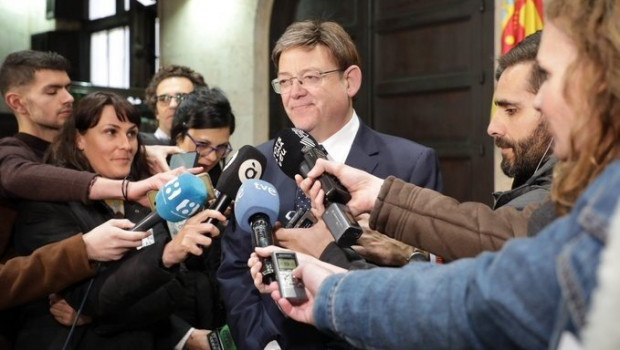 ep puig atiende a los periodistas imagen de archivo