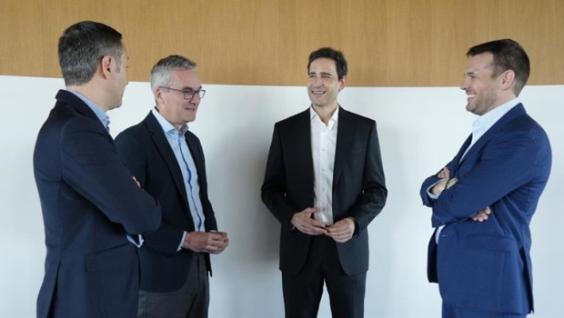 ep representantes de bbva y repsol durante el acuerdo para impulsar la descarbonizaciuon del