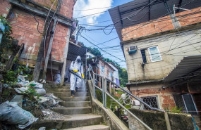ep trabajos de desinfeccion por la pandemia de coronavirus en rio de janeiro