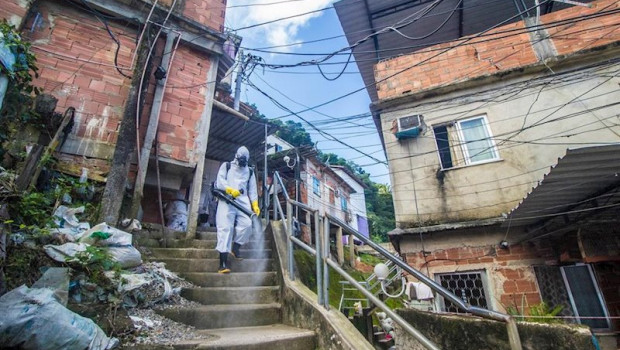 ep trabajos de desinfeccion por la pandemia de coronavirus en rio de janeiro
