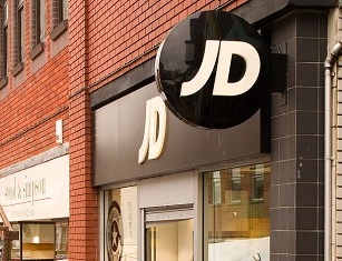 Batacazo de JD Sports: gana un 18% menos en el semestre y se hunde en bolsa