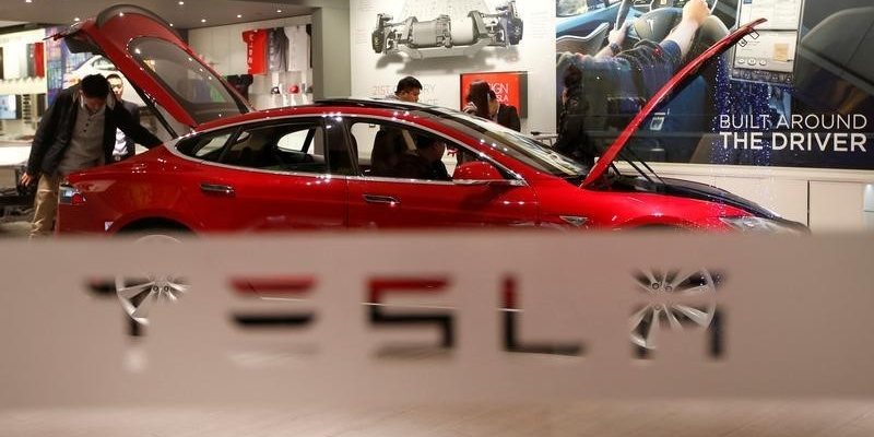 le-systeme-de-pilotage-automatique-de-tesla-epingle-en-allemagne