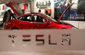 le-systeme-de-pilotage-automatique-de-tesla-epingle-en-allemagne