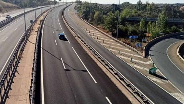 ep archivo   calzada sentido benavente madrid de la autovia de la ruta de la plata ap 66 en la
