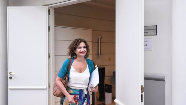 ep archivo la ministra de hacienda maria jesus montero a su llegada a una sesion de control al ep archivo la ministra de hacienda maria jesus montero a su llegada a una sesion de control al