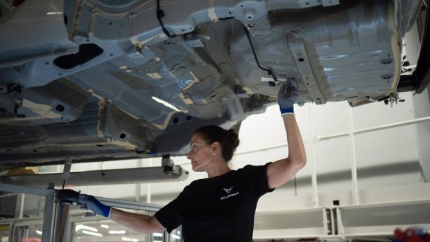 ep archivo   una empleada trabaja en la cadena produccion del nuevo modelo de cupra fomentor y cupra